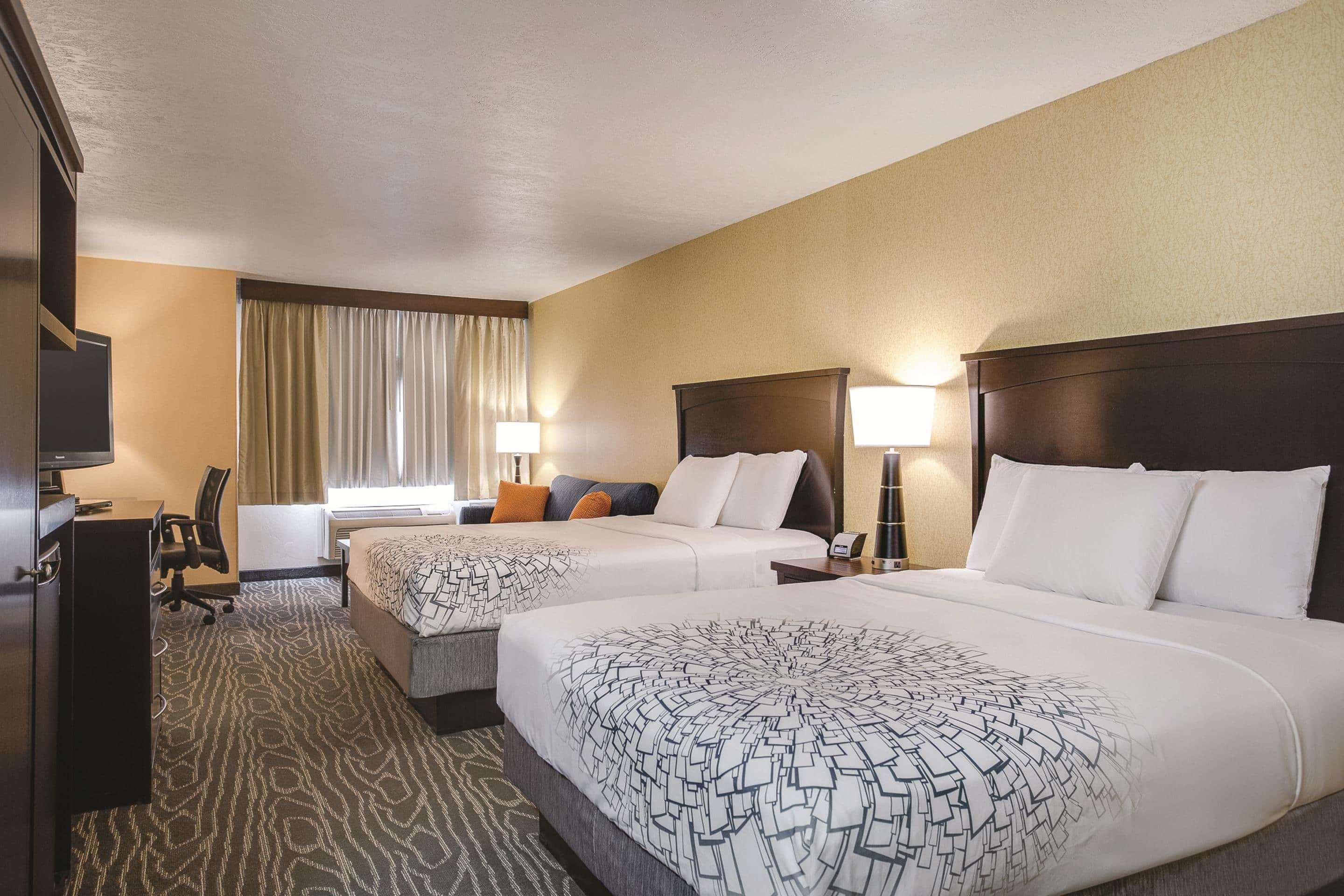 La Quinta By Wyndham Logan Hotel Екстериор снимка