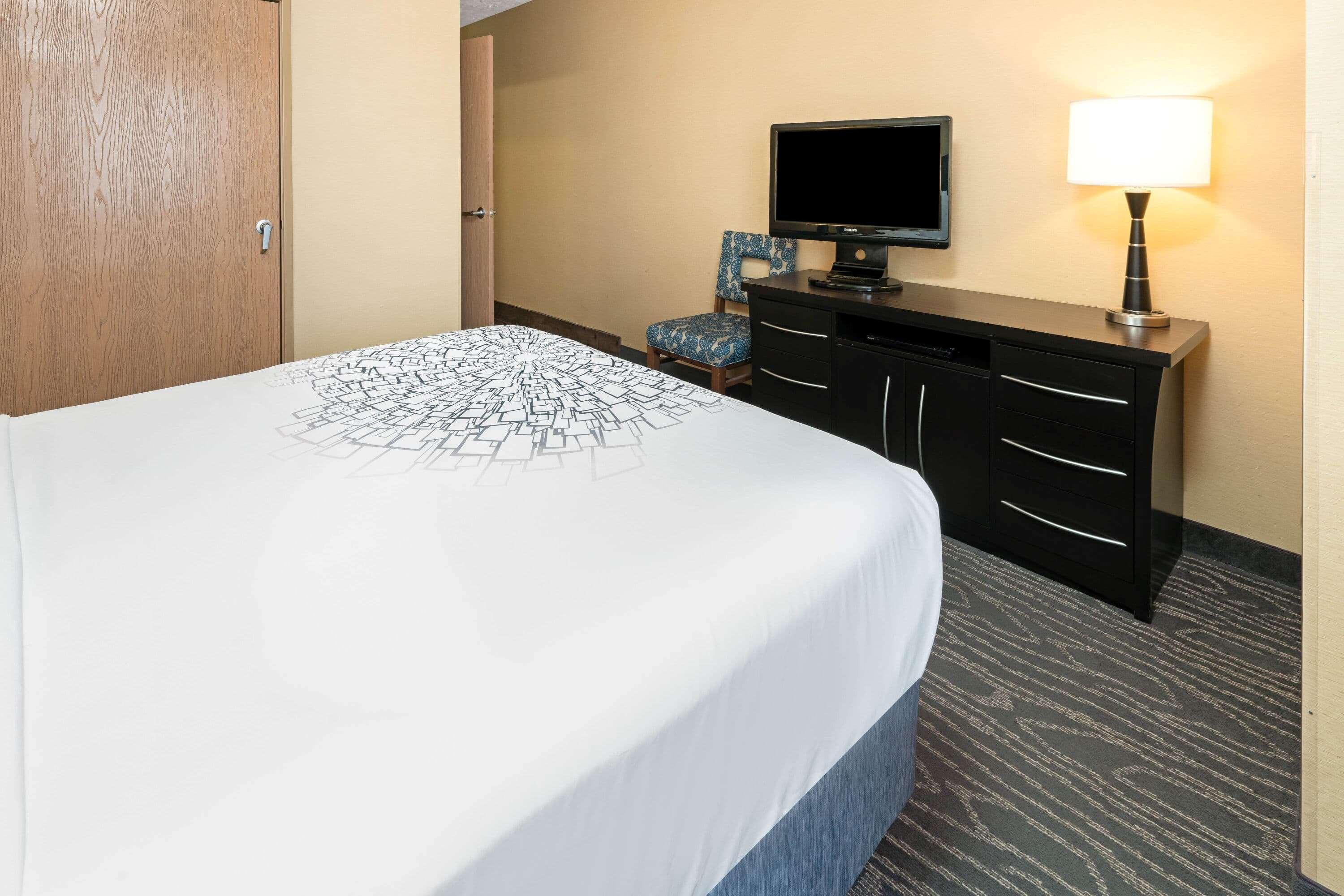 La Quinta By Wyndham Logan Hotel Екстериор снимка