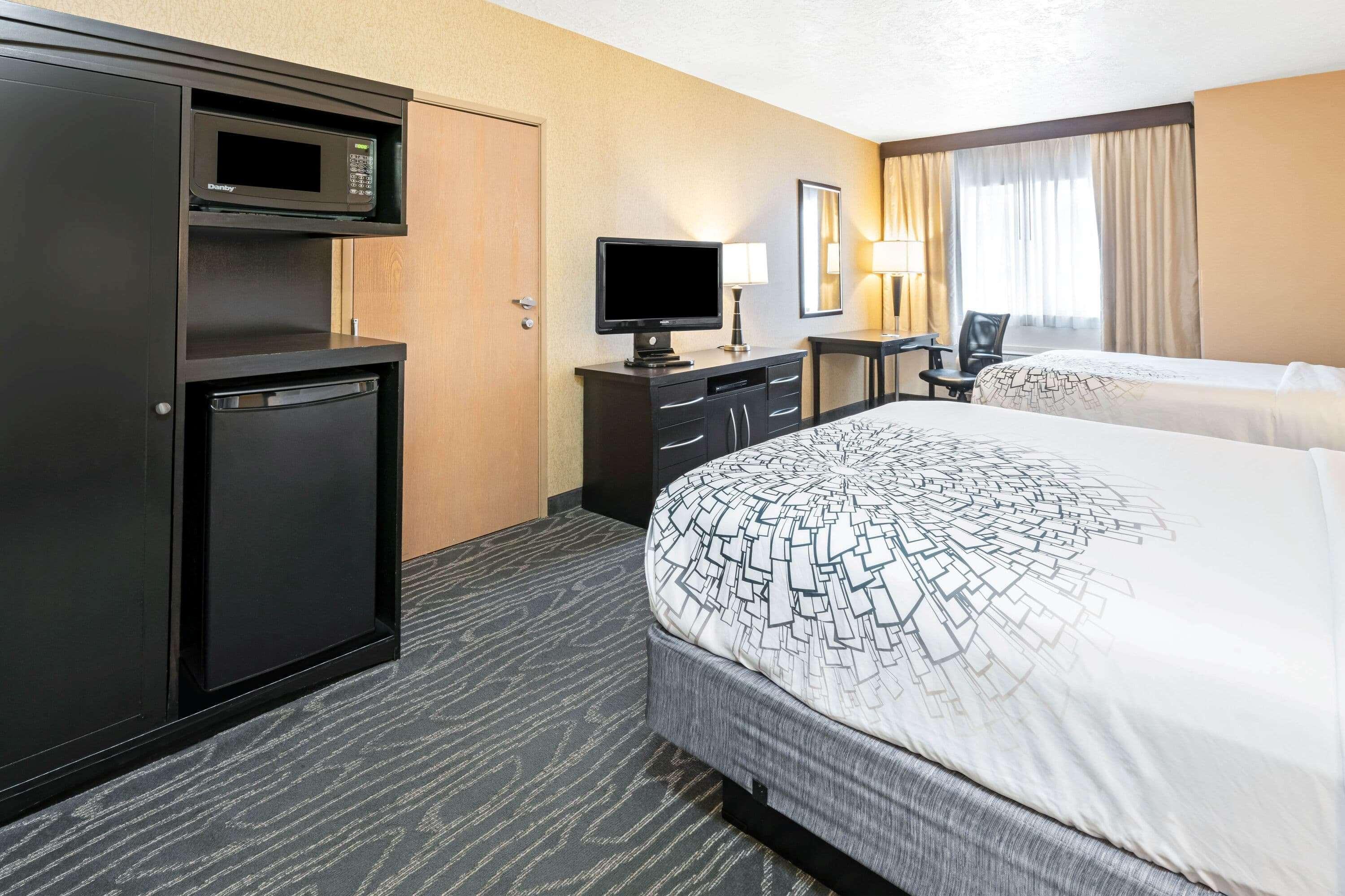 La Quinta By Wyndham Logan Hotel Екстериор снимка