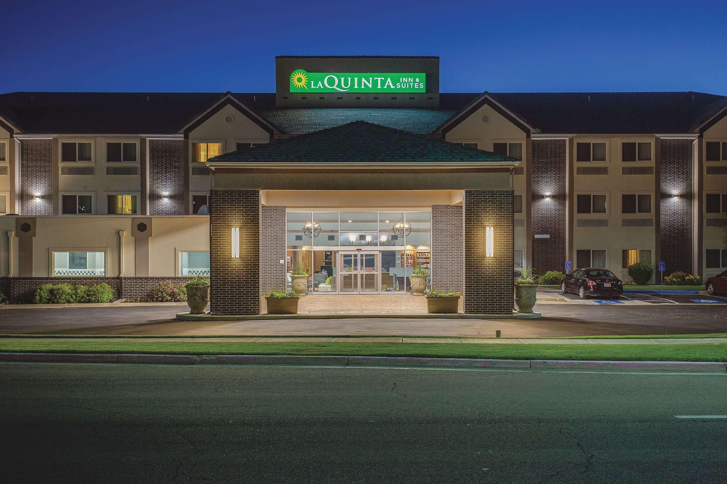La Quinta By Wyndham Logan Hotel Екстериор снимка